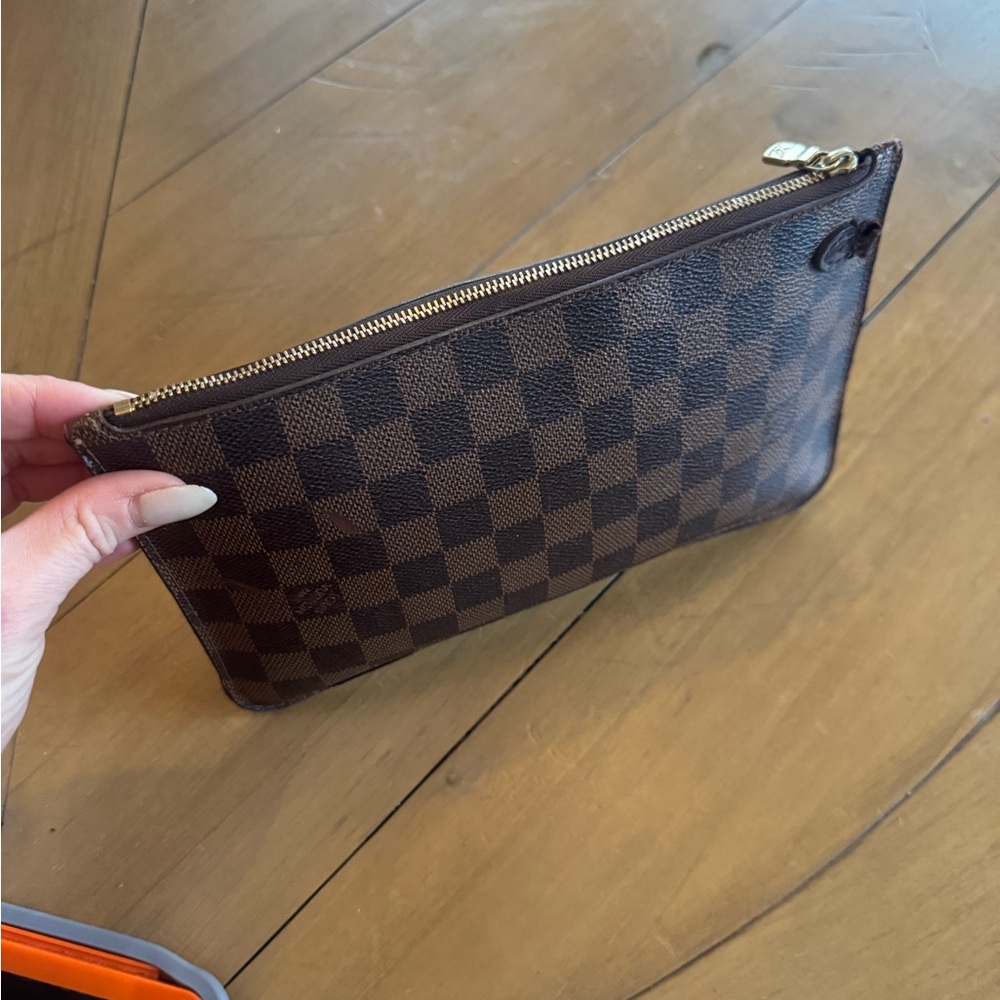 Louis Vuitton Neverfull pouchette